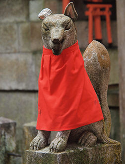 Statue de renard, kitsune, à Fushimi Inari, Kyoto